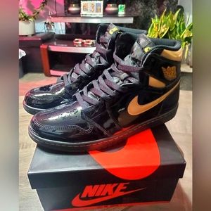 Jordan 1 retro Black gold metallic